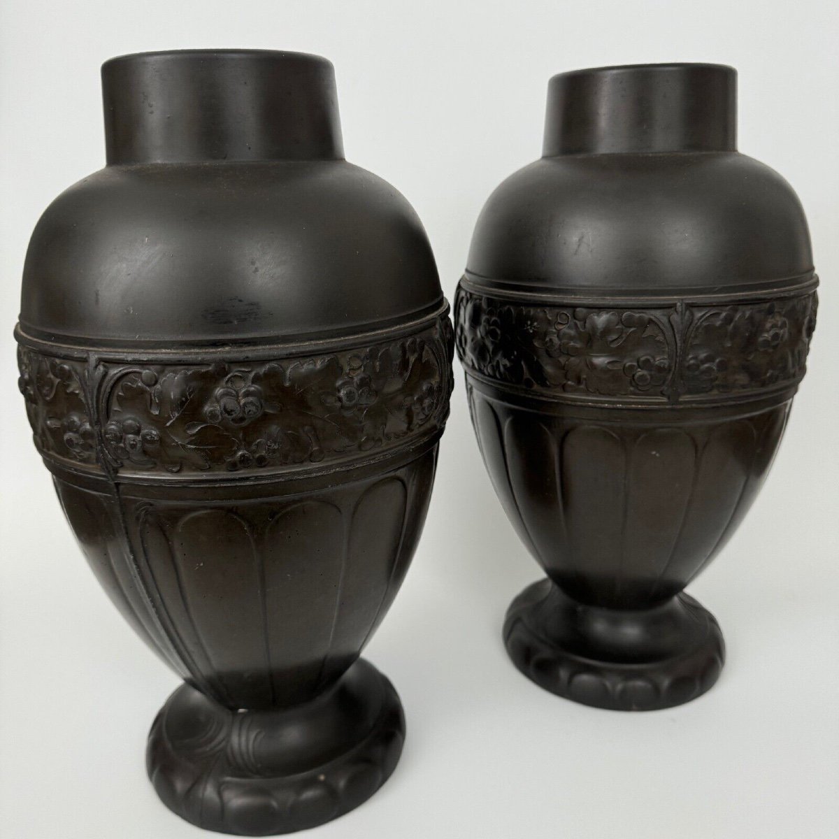 Pair Of 1930 Art Deco Vases In Chocolate Patina Spelter With Floral Frieze