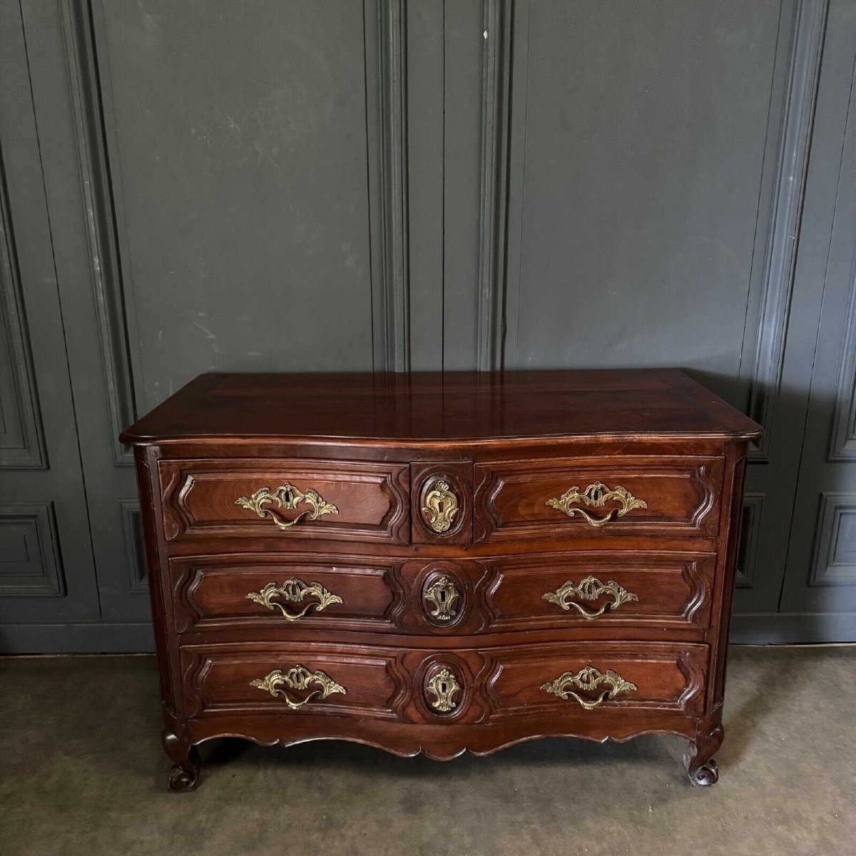 18th Century Nantes Port Chest Of Drawers In Cuban Mahogany With Periwinkle Feet