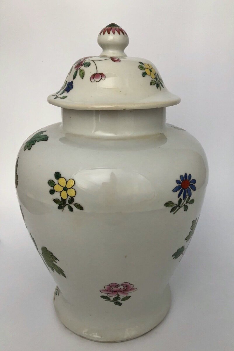 China Indochina 19th Century Porcelain Pot With Peony Decoration And Pair Of Birds-photo-1