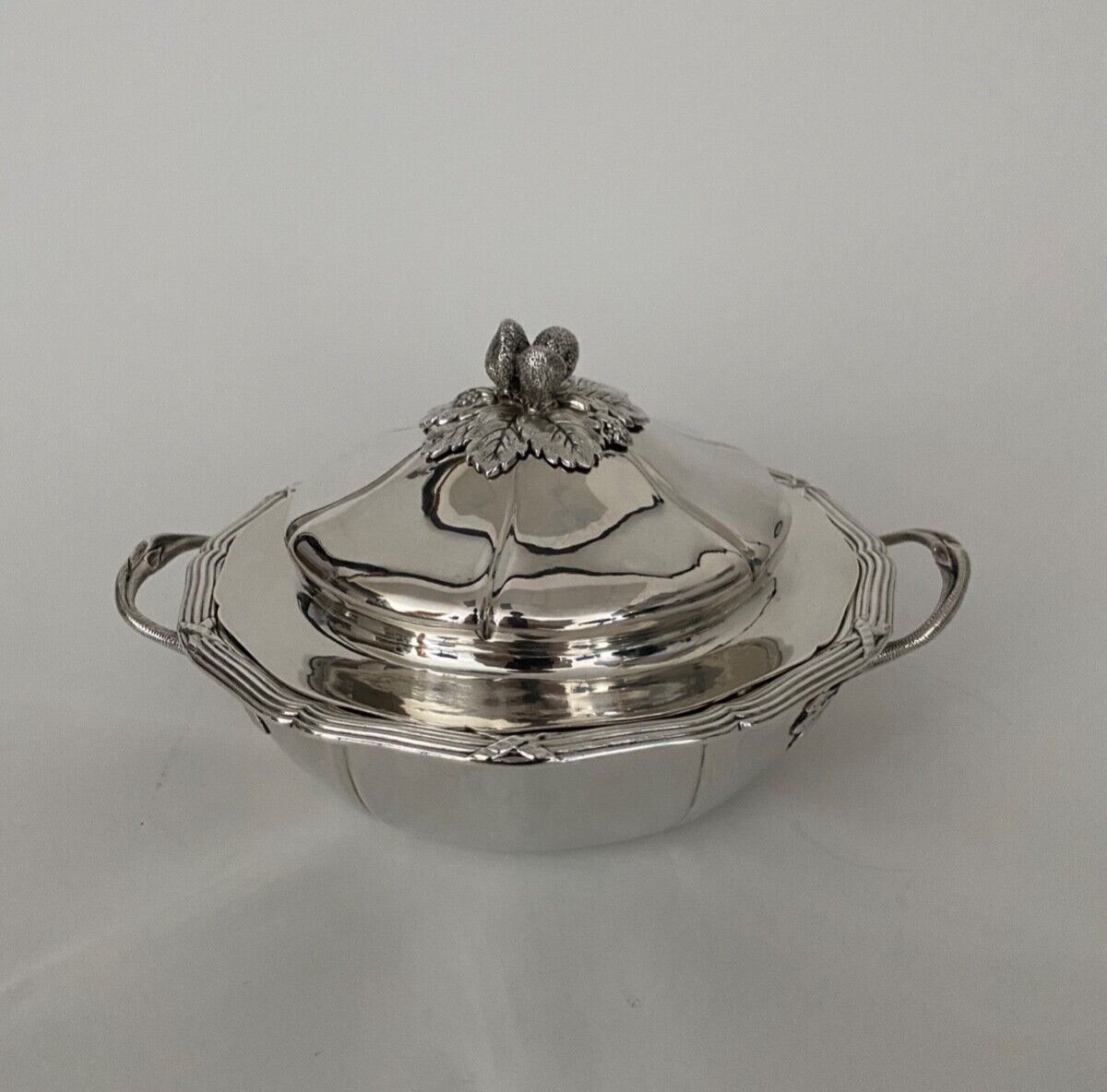 Légumier soupière en argent Gustave Odiot prises décor végétal 532 grammes