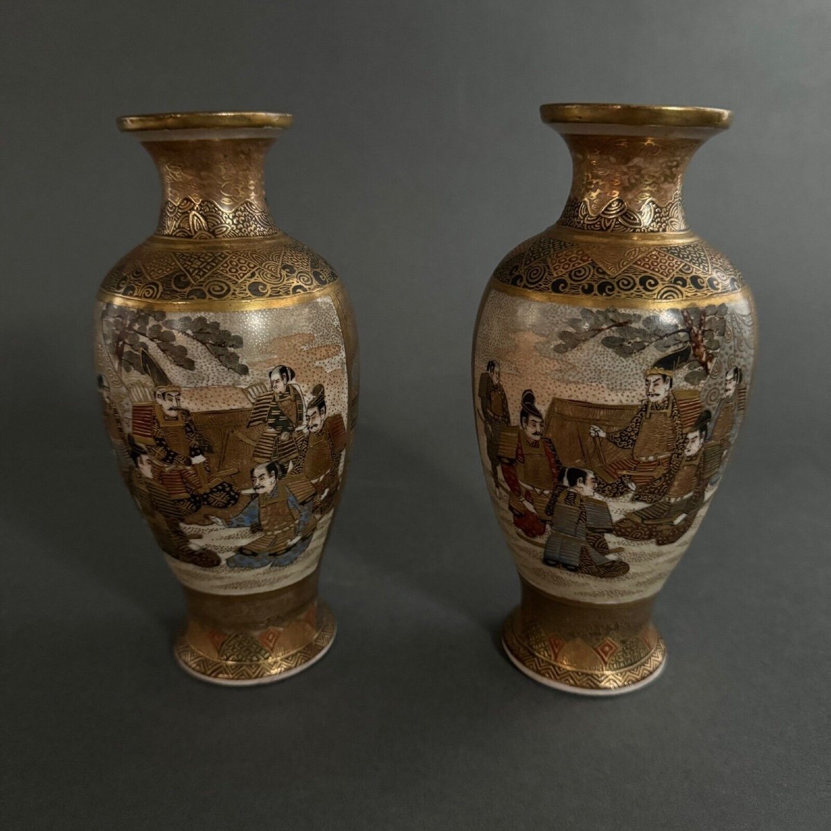 Paire de vases Satsuma Japon XIXe fond doré