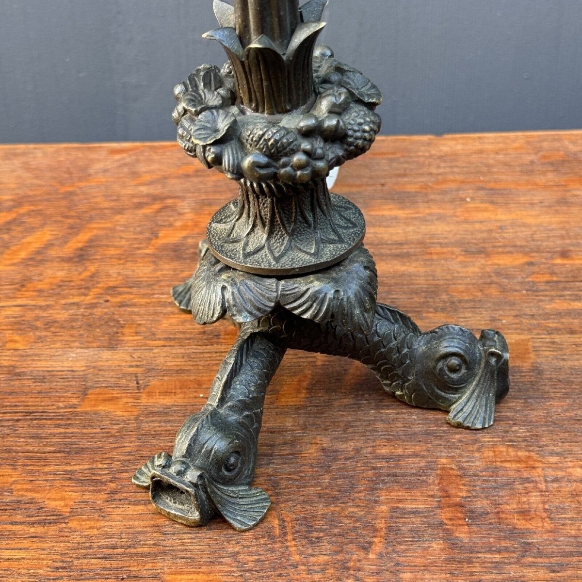 Restoration Period Lamp With Tripod Base And Dolphin And Cherub Heads-photo-4