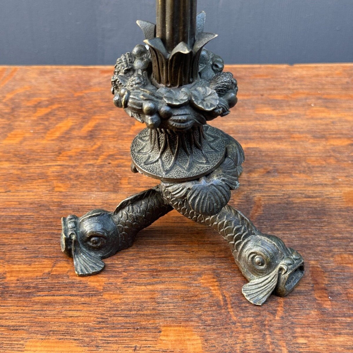 Restoration Period Lamp With Tripod Base And Dolphin And Cherub Heads-photo-1