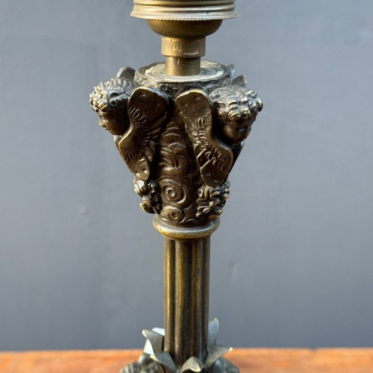 Restoration Period Lamp With Tripod Base And Dolphin And Cherub Heads-photo-2