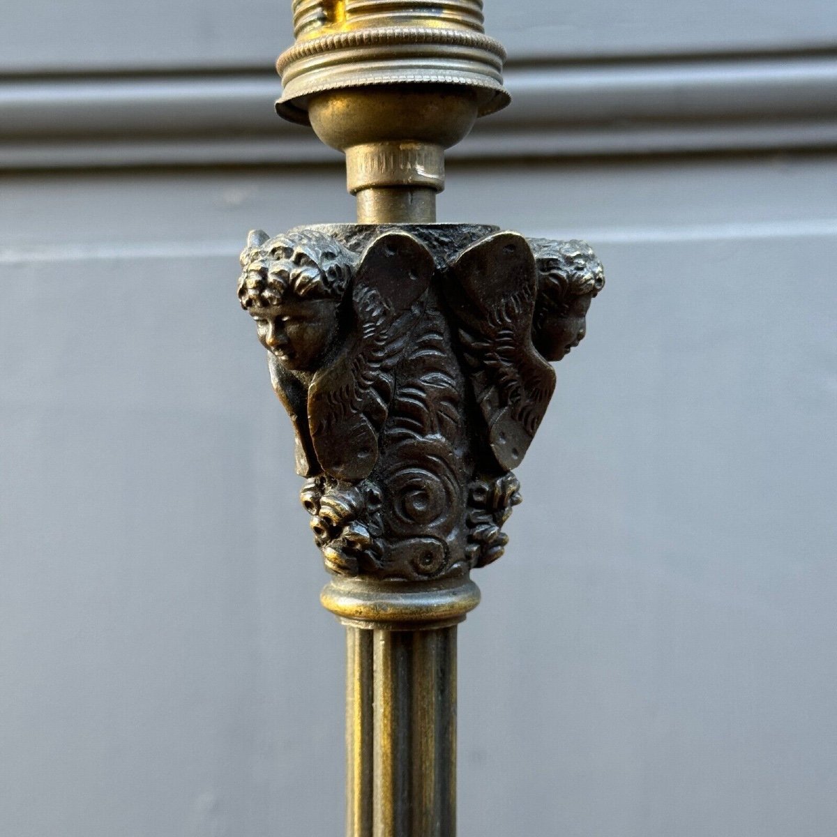 Restoration Period Lamp With Tripod Base And Dolphin And Cherub Heads-photo-3