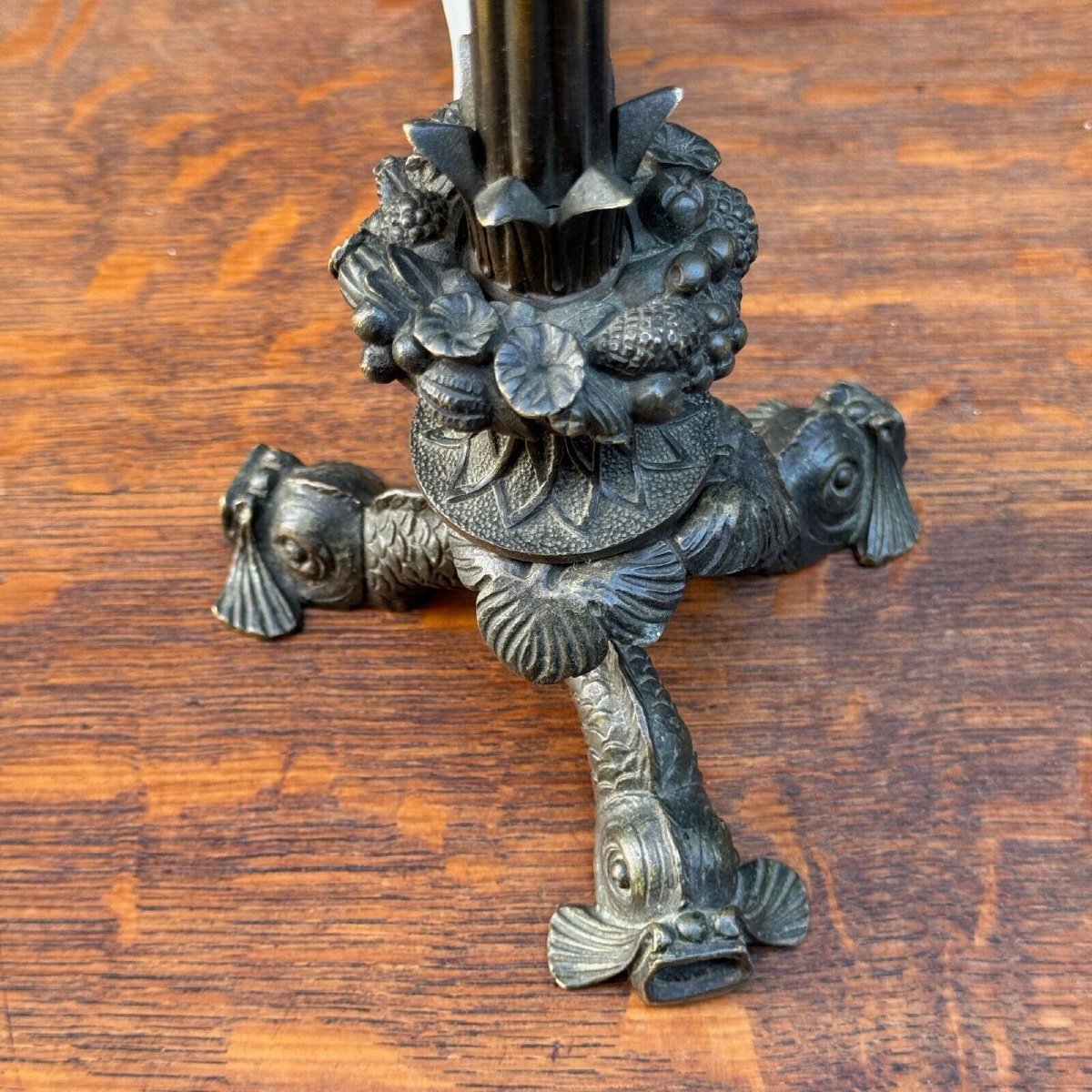 Restoration Period Lamp With Tripod Base And Dolphin And Cherub Heads-photo-4