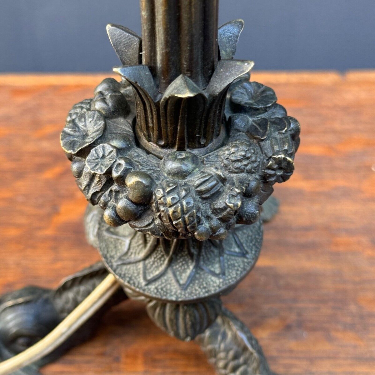 Restoration Period Lamp With Tripod Base And Dolphin And Cherub Heads-photo-5