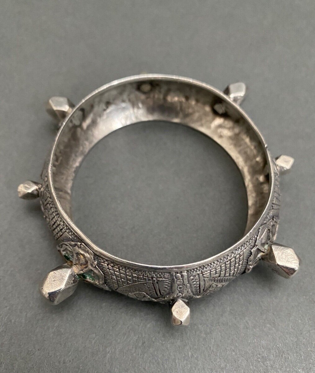 Berber Oriental Bracelet In 20th Century Silver With Spikes And Cabochons 54 Grams-photo-4