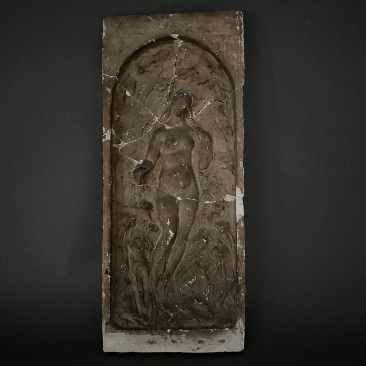 Bas-relief d'atelier en plâtre Charles Filleul représentant une nymphe