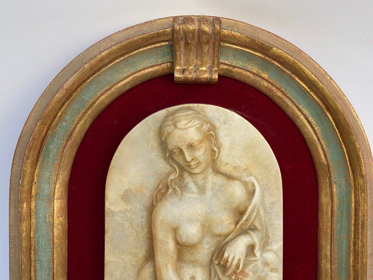 Plaque en albâtre bas-relief Vénus aux Amours XIXe cadre doré velours rouge-photo-3