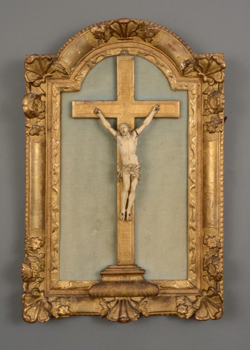 Hand Carved Christ 18th Century Gilded Wooden Frame Decorated With Flowers