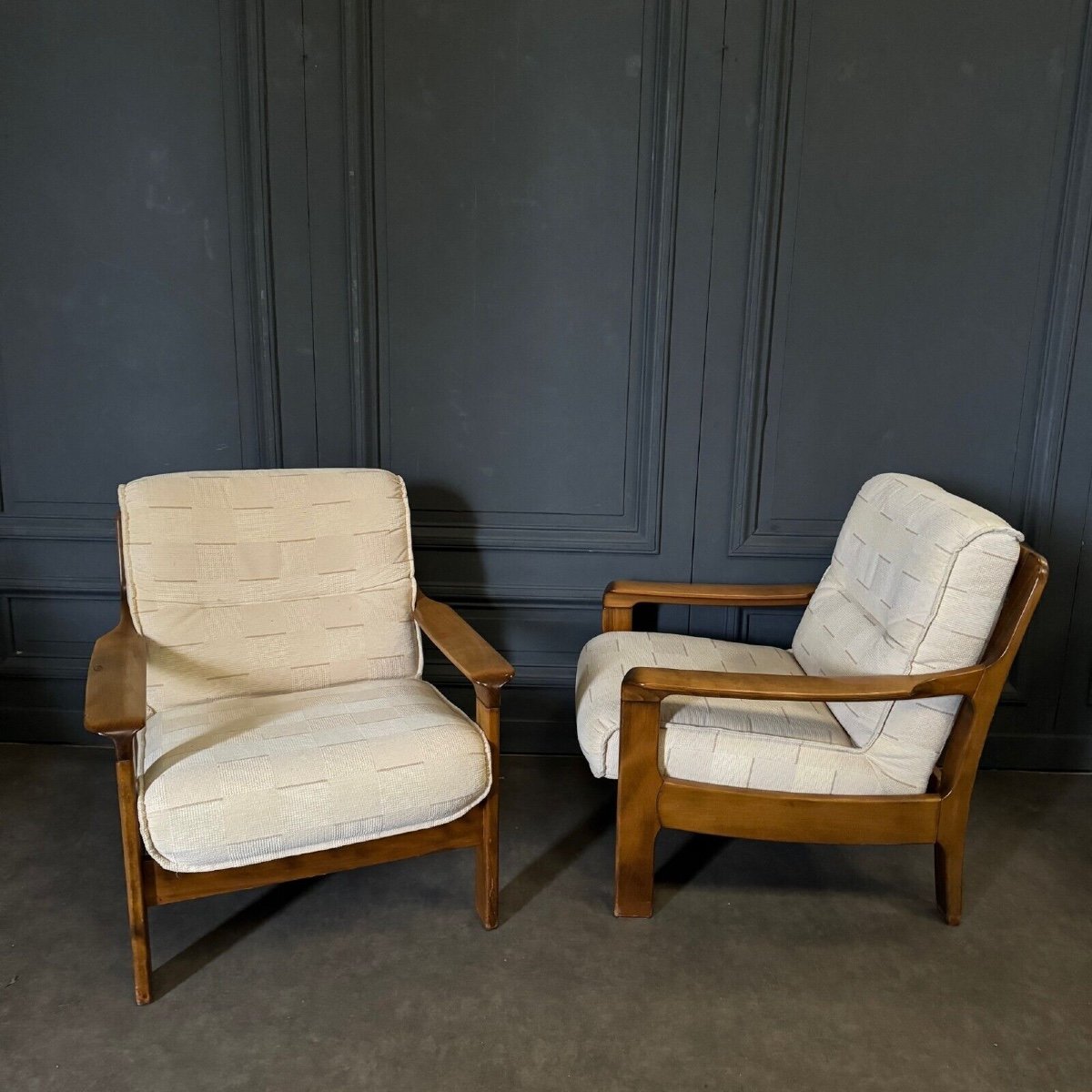 Paire de fauteuils 1980 en bois cintré assise en tissu crème