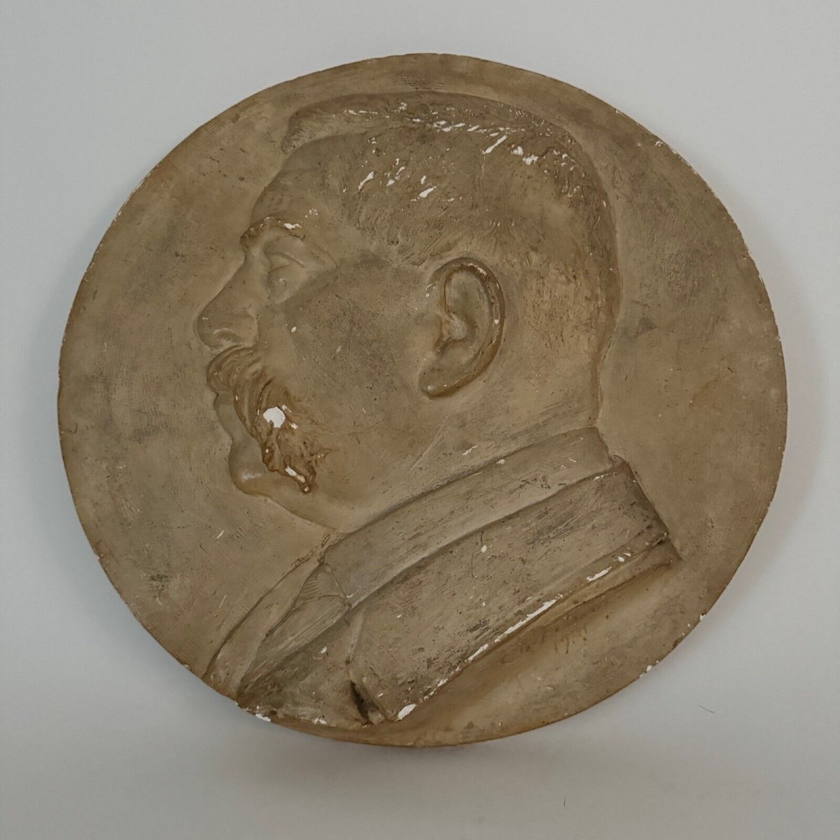 Portrait médaillon en plâtre par Charles Filleul profil d'homme 1901