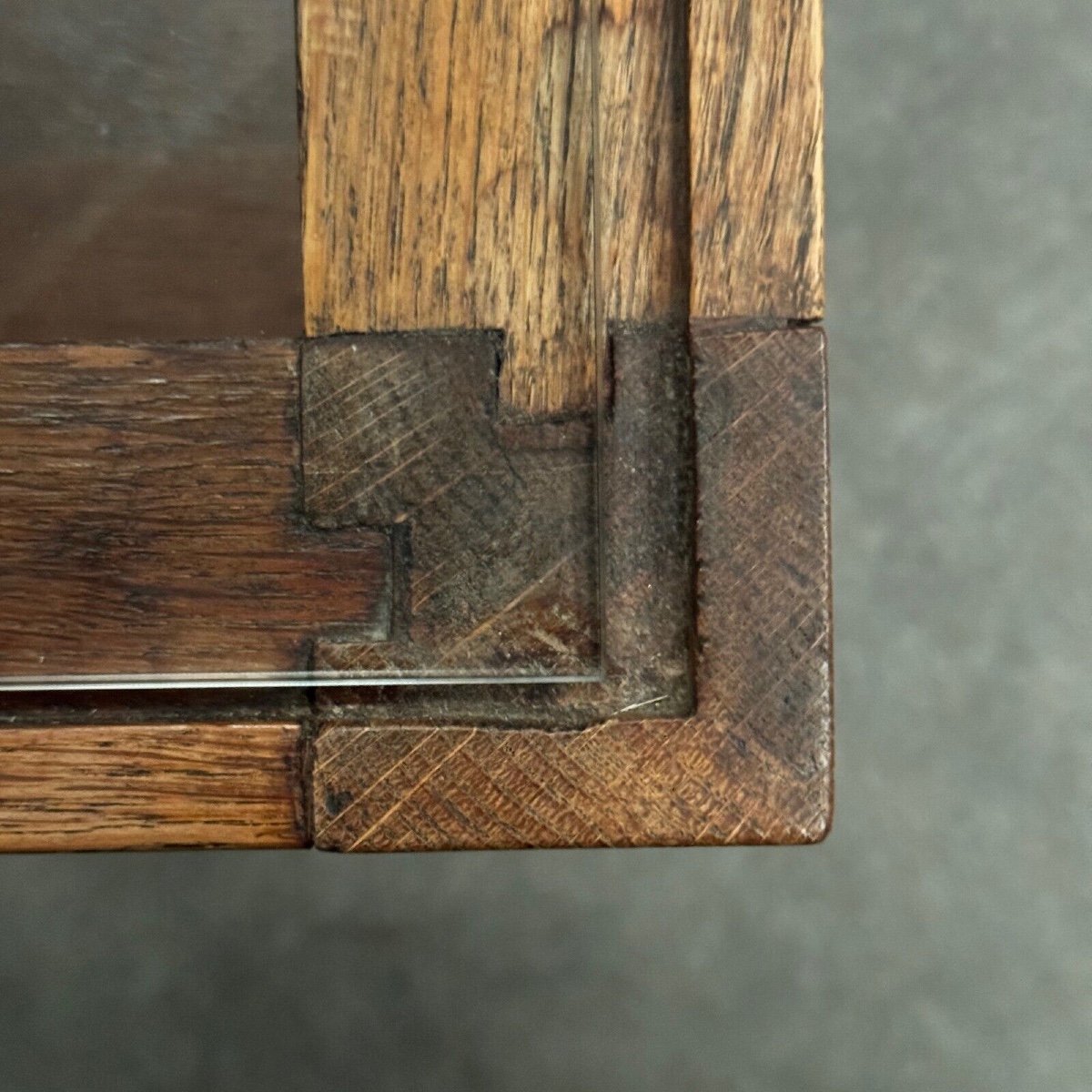 Table basse 1970 en chêne et plateau en verre travail français-photo-1