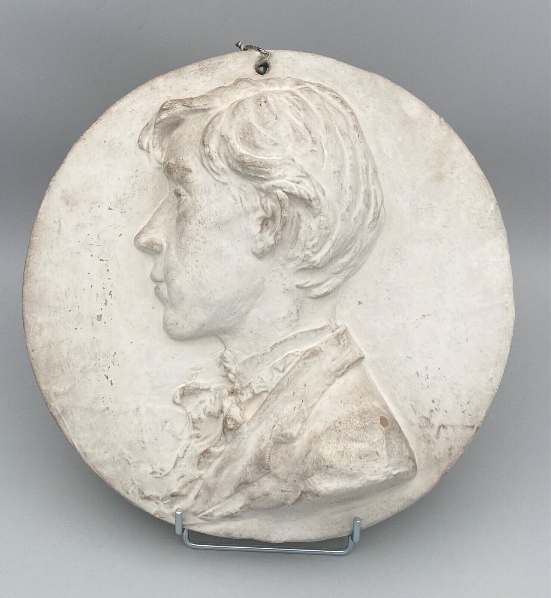 19th Century Bas-relief Medallion Representing A Young Man In Costume