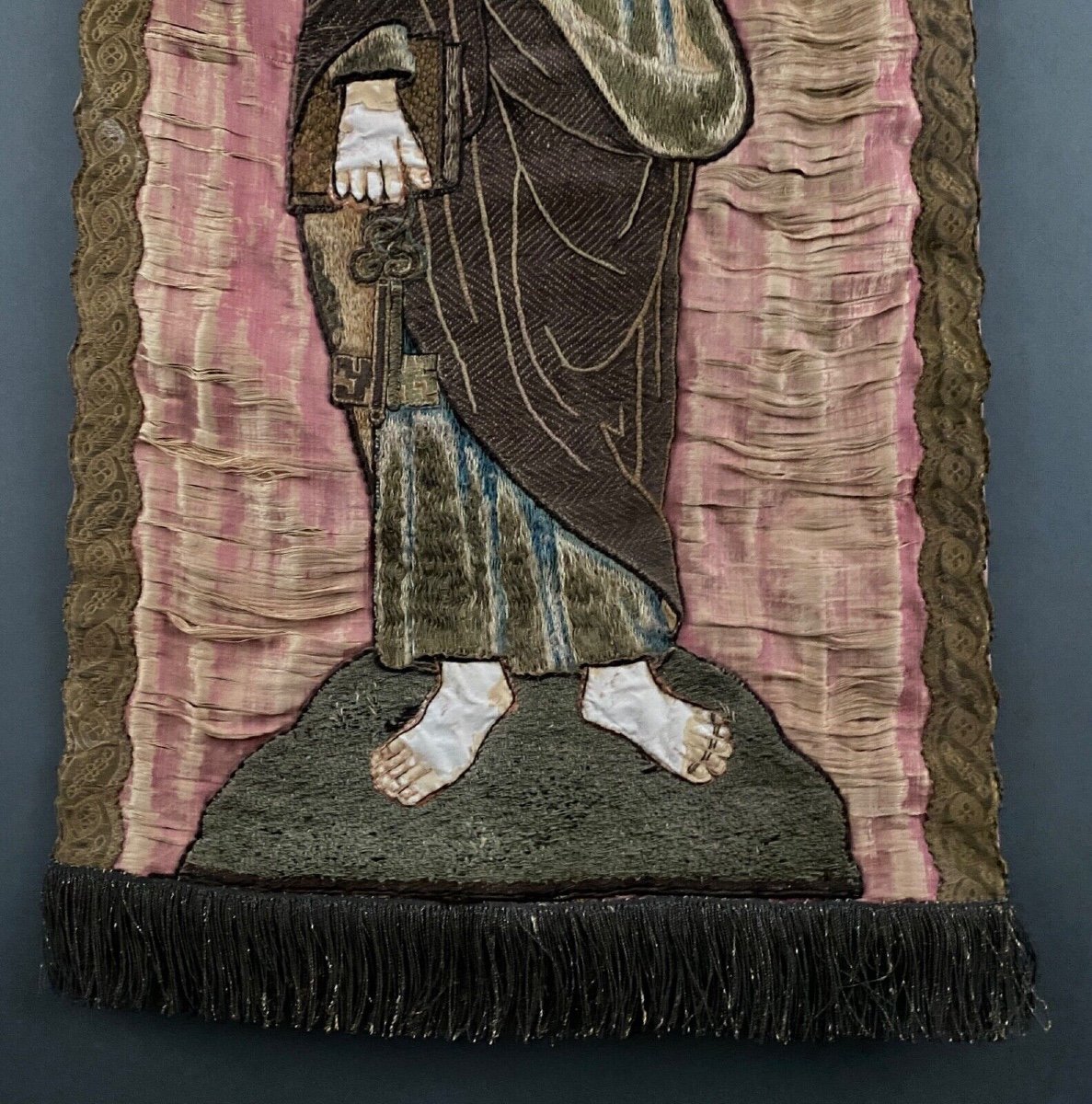 Tapestry Embroidery In Silk Thread Representing Saint Peter 17th Century-photo-3