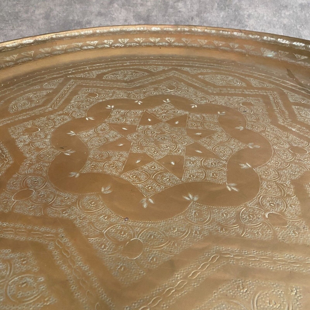 Large Oriental Tea Tray Engraved In Copper Or Brass 20th Century 96 Cm-photo-1