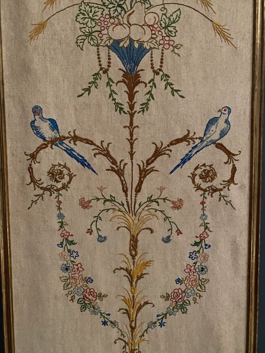 Panneau brodé 1900 style Louis XVI décor d'oiseaux cadre baguette-photo-3