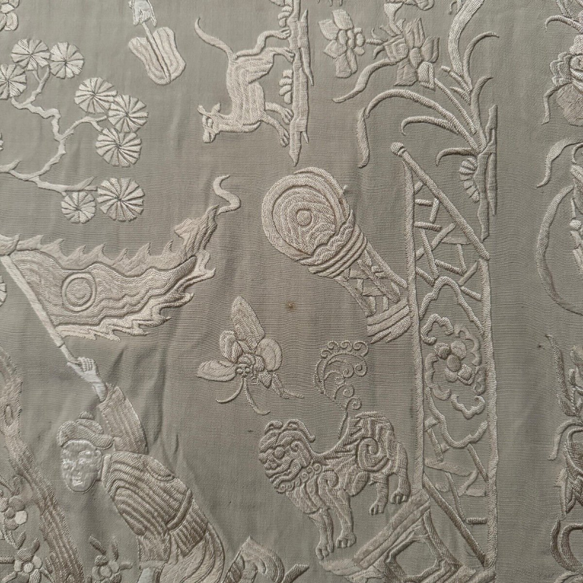 Embroidered Shawl Or Tablecloth From China 1900 With Character And Floral Decoration-photo-7