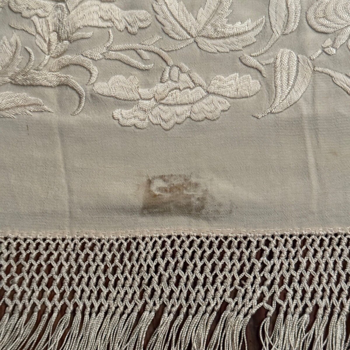 Embroidered Shawl Or Tablecloth From China 1900 With Character And Floral Decoration-photo-8