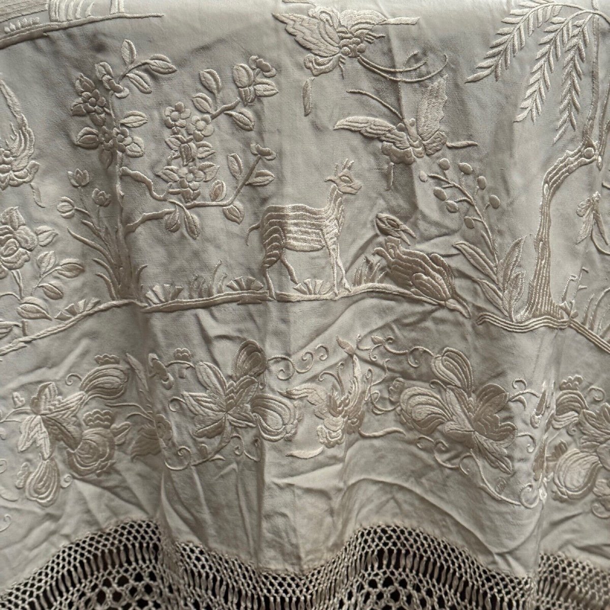 Chinese Embroidered Tablecloth Shawl 1900 Decorated With Pagodas, Birds And Flowers-photo-3