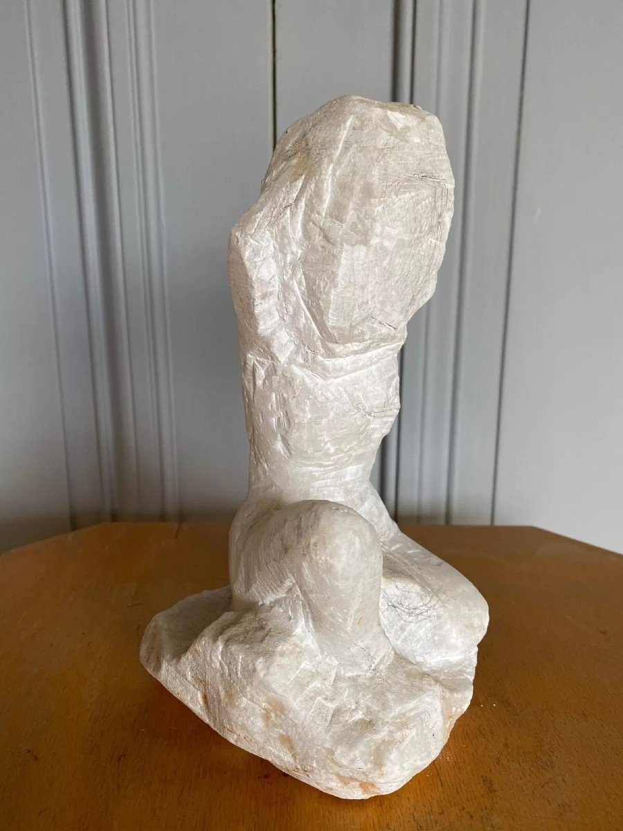 Sculpture sujet féminin en pierre XXe taille directe atelier