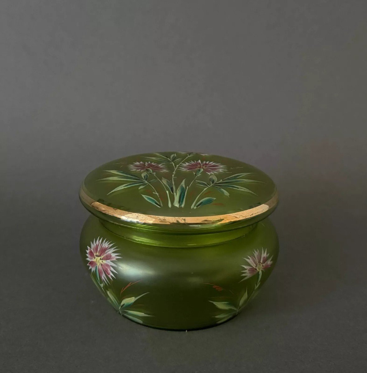 Bonbonnière émaillée Legras 1900 fond vert décor floral