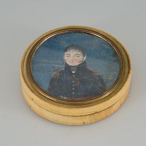 Miniature Tortoiseshell Box Decorated With An Officer Of The Empire, Early 19th Century