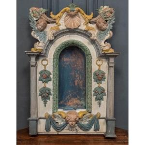 Niche retable autel sculpté polychrome du XVIIe ornementé d'anges