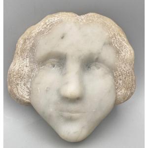Tête de jeune fille en marbre dans le goût de la Haute Époque XXe sculpture