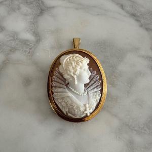 Cameo 19th Century Profile Of A Woman In Gold Frame