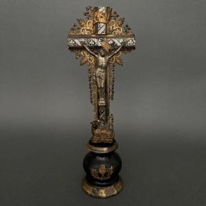 Crucifix Napoléon III croix Louis XIV en bois sculpté et bronze