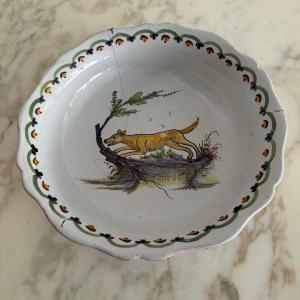 18th Century Nevers Earthenware Salad Bowl With Gadrooned Dog Decoration