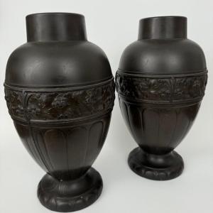 Paire de vases Art Déco 1930 en régule patine chocolatée frise florale