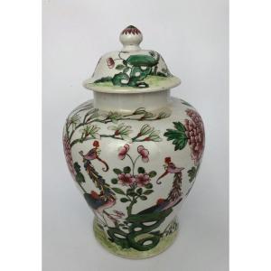 China Indochina 19th Century Porcelain Pot With Peony Decoration And Pair Of Birds