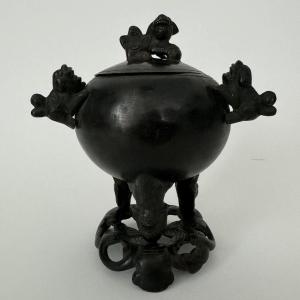 Brûle-parfum avec socle en bronze Chine vers 1900 pied tripode