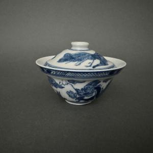 Bol en porcelaine avec son couvercle Chine décor de dragons fin XIXe