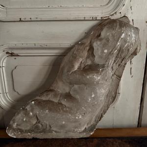 Bas-relief en plâtre représentant un bébé par Charles Filleul XXe