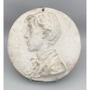 19th Century Bas-relief Medallion Representing A Young Man In Costume