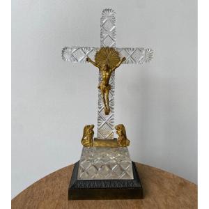 Crucifix en cristal taillé et bronze doré époque Charles X début XIXe