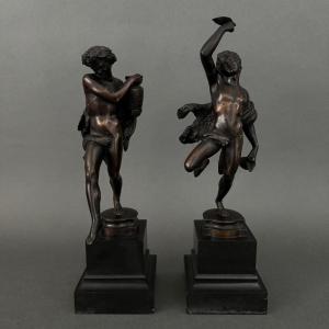 Paire de statues en bronze XIXe 2 sujets à l'Antique socle en marbre noir