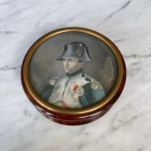 Boite ronde en loupe ornementée d'une miniature de l'Empereur par Siopond