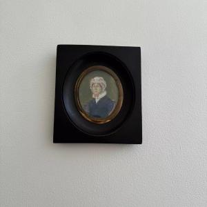 Miniature portrait de femme avec une coiffe première partie XIXe