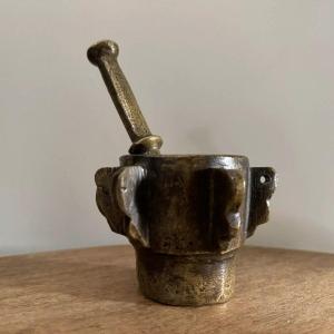 17th Century Bronze Mortar With Fins And Pestle