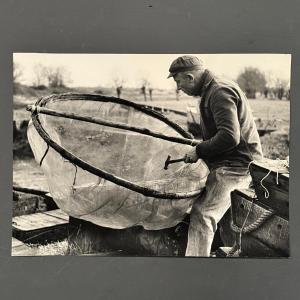 Photo noir et blanc intitulée Pêcheur de Civelles par Robert Laporte XXe