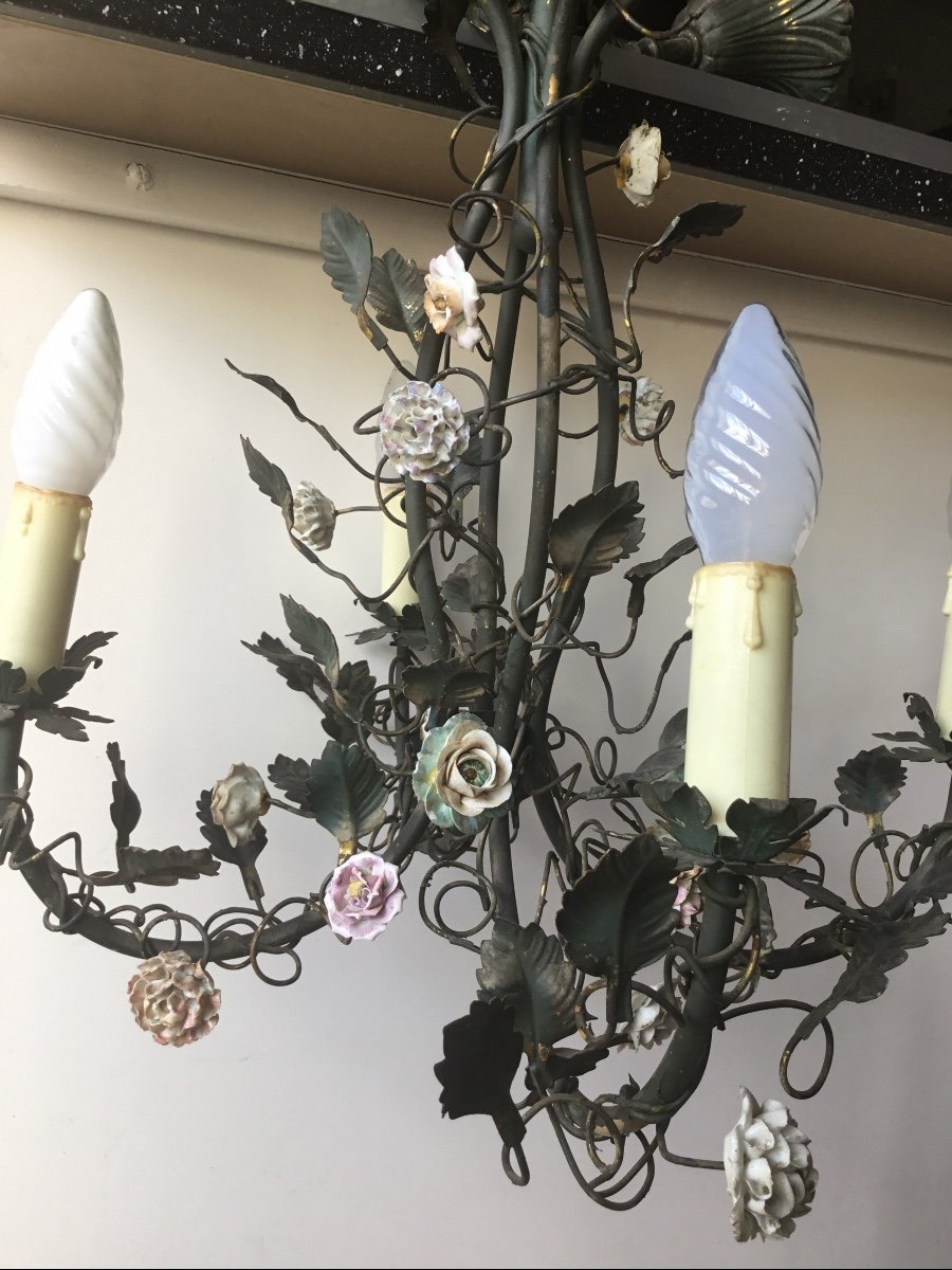 Small Chandelier In Painted Sheet Metal And Porcelain Flowers-photo-4