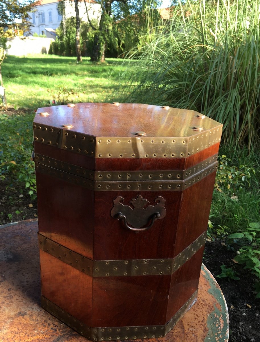 English Octagonal Chest And Wood Circled With Brass-photo-2