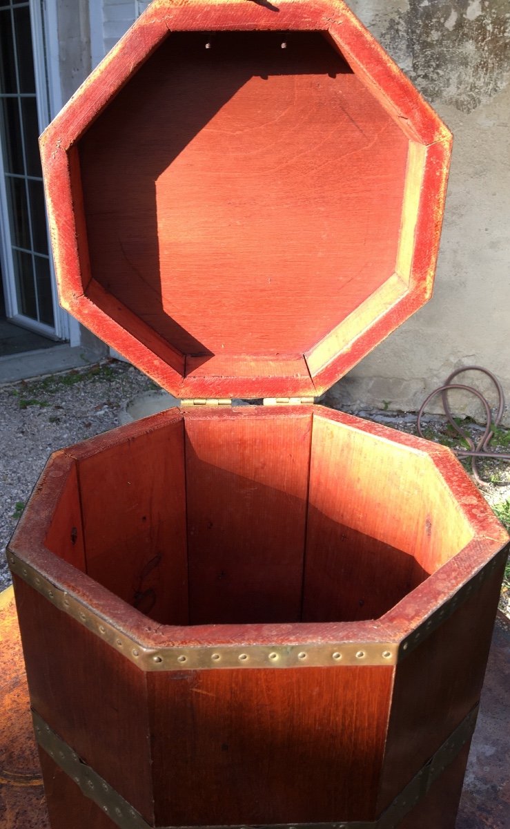 English Octagonal Chest And Wood Circled With Brass-photo-8