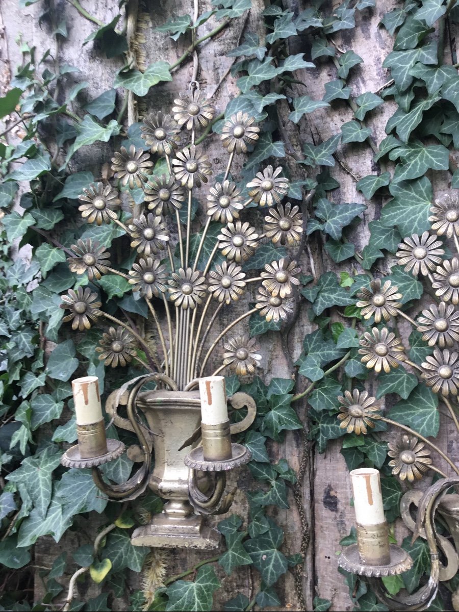 Pair Of Silver Sconces With Bouquets Of Daisies-photo-2