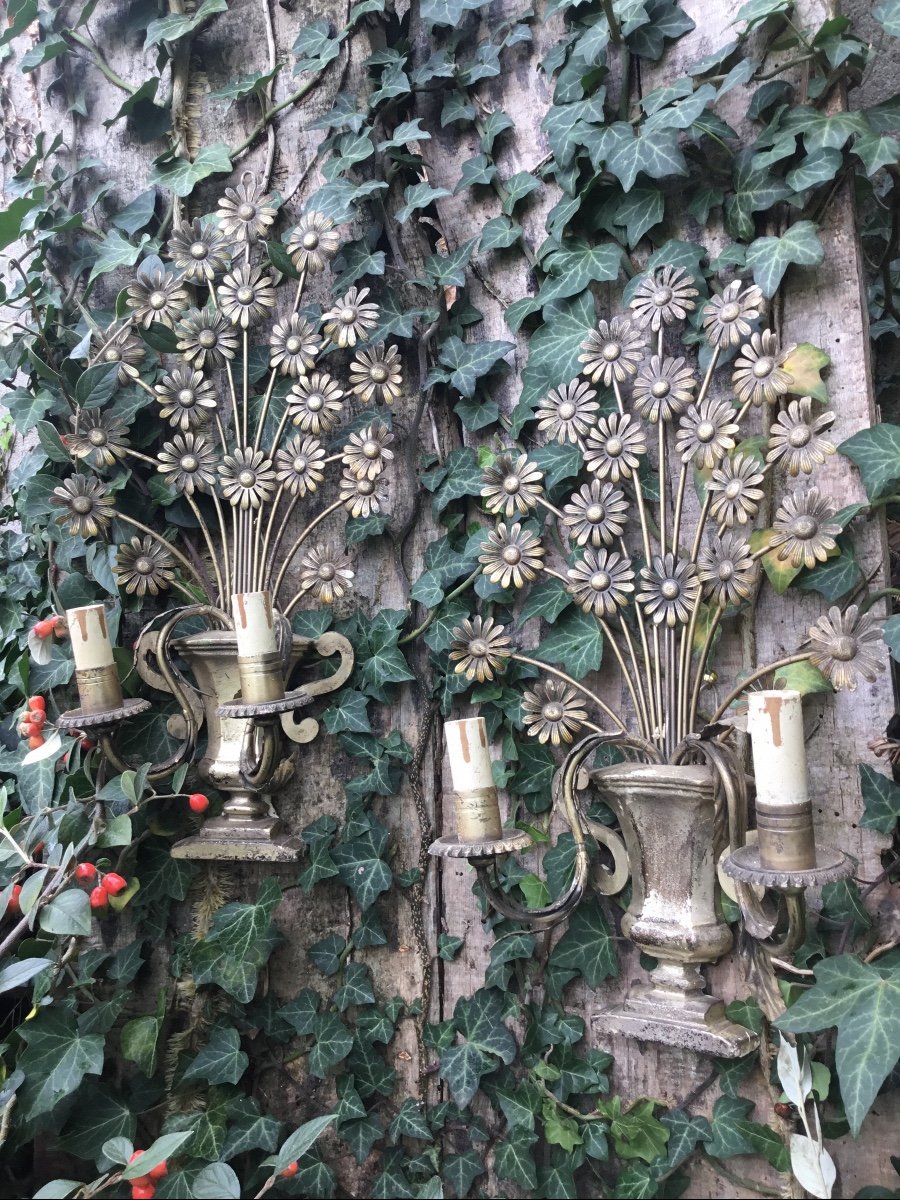 Pair Of Silver Sconces With Bouquets Of Daisies-photo-4